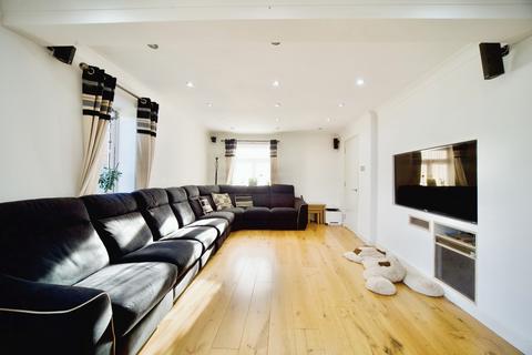 undefined, Crothall Close, London, N13