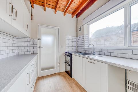 3 bedroom terraced house for sale, The Green, Woodford
