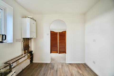 2 bedroom flat for sale, Marshalls Close, London, N11