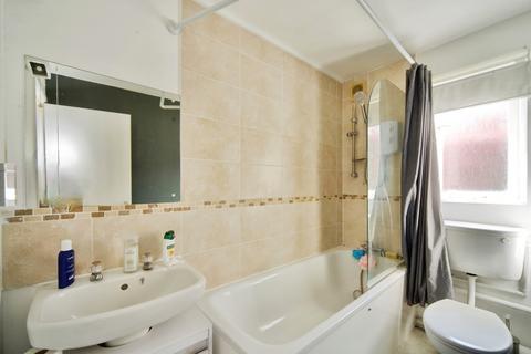 1 bedroom flat for sale, Leigh Hunt Drive, London, N14