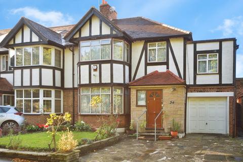 Queen Elizabeths Drive, London, N14