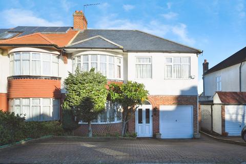 Oakwood Avenue, London, N14