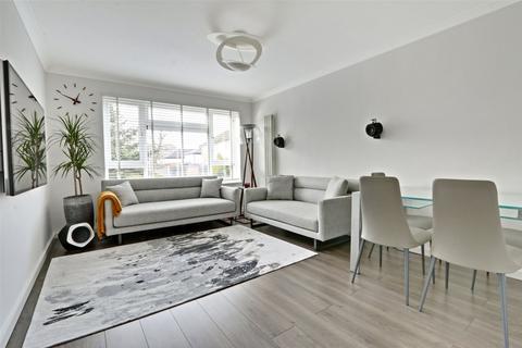 2 bedroom maisonette for sale, Bramley Close, London, N14