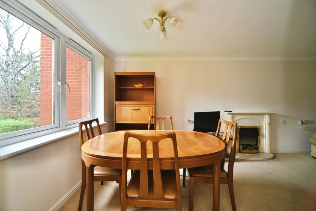 Dining room, fireplace