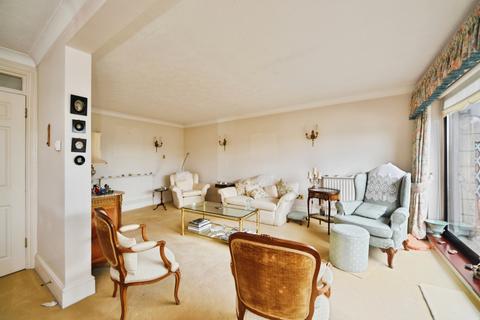 3 bedroom flat for sale, Houndsden Road, Winchmore Hill, London, N21
