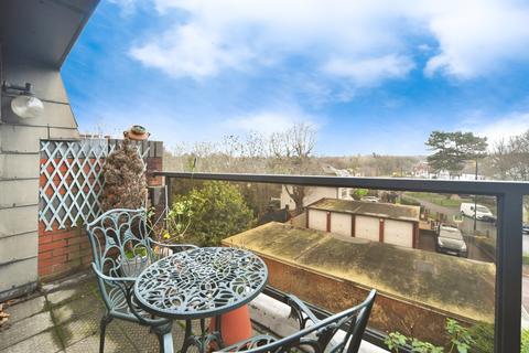 3 bedroom flat for sale, Houndsden Road, Winchmore Hill, London, N21