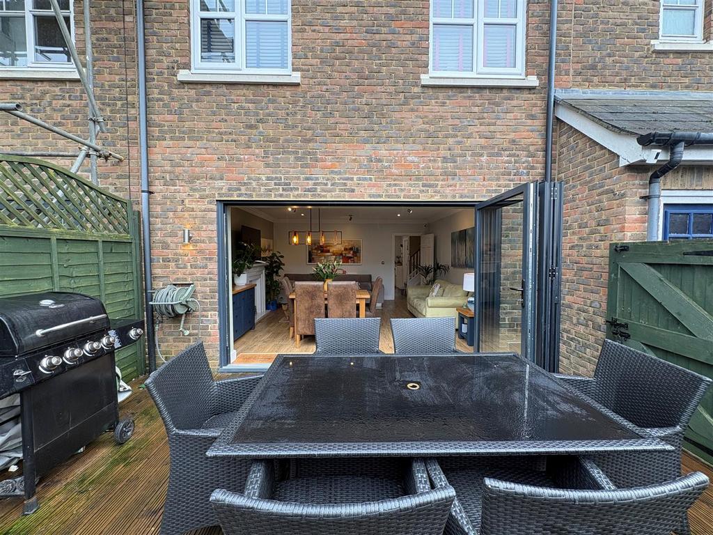 BIFOLDS - 8 CARDINAL.jpg