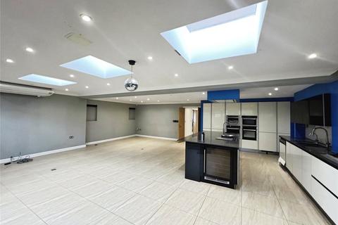 5 bedroom detached house to rent, Five Fields Close, Hertfordshire WD19