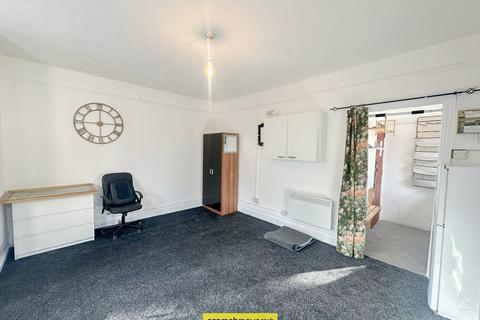 undefined, Lyndhurst Road Luton LU1 1LN