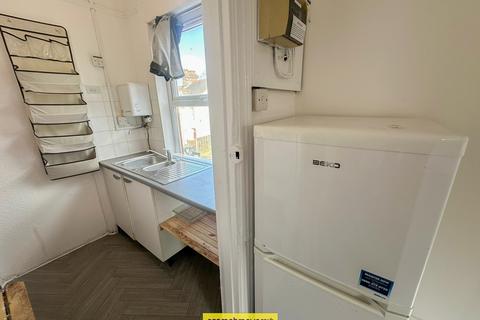 undefined, Lyndhurst Road Luton LU1 1LN