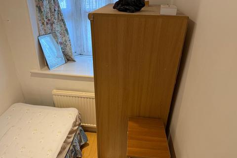 1 bedroom in a house share to rent, Exeter Road, Harrow HA2