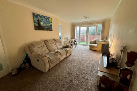 2 bedroom maisonette to rent, Bells Hill, Barnet