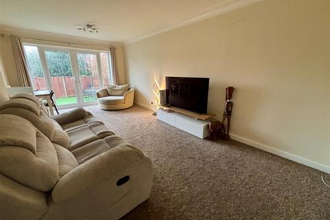 2 bedroom maisonette to rent, Bells Hill, Barnet