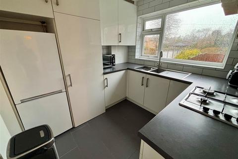 2 bedroom maisonette to rent, Bells Hill, Barnet