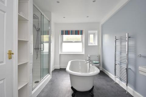 2 bedroom flat for sale, Marina, St. Leonards-On-Sea