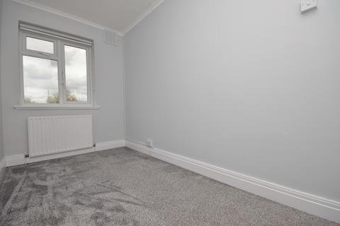 3 bedroom maisonette to rent, Claybury Broadway, Ilford, IG5 0LQ