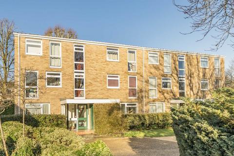 1 bedroom flat for sale, Harrowdene Gardens, Teddington TW11