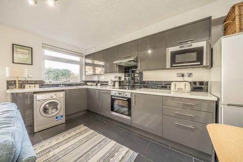 1 bedroom flat for sale, Harrowdene Gardens, Teddington TW11