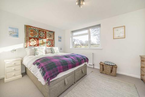 1 bedroom flat for sale, Harrowdene Gardens, Teddington TW11