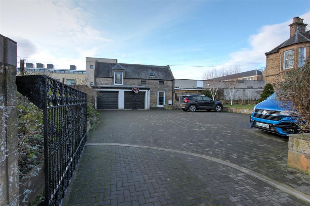 Drivway/Garages
