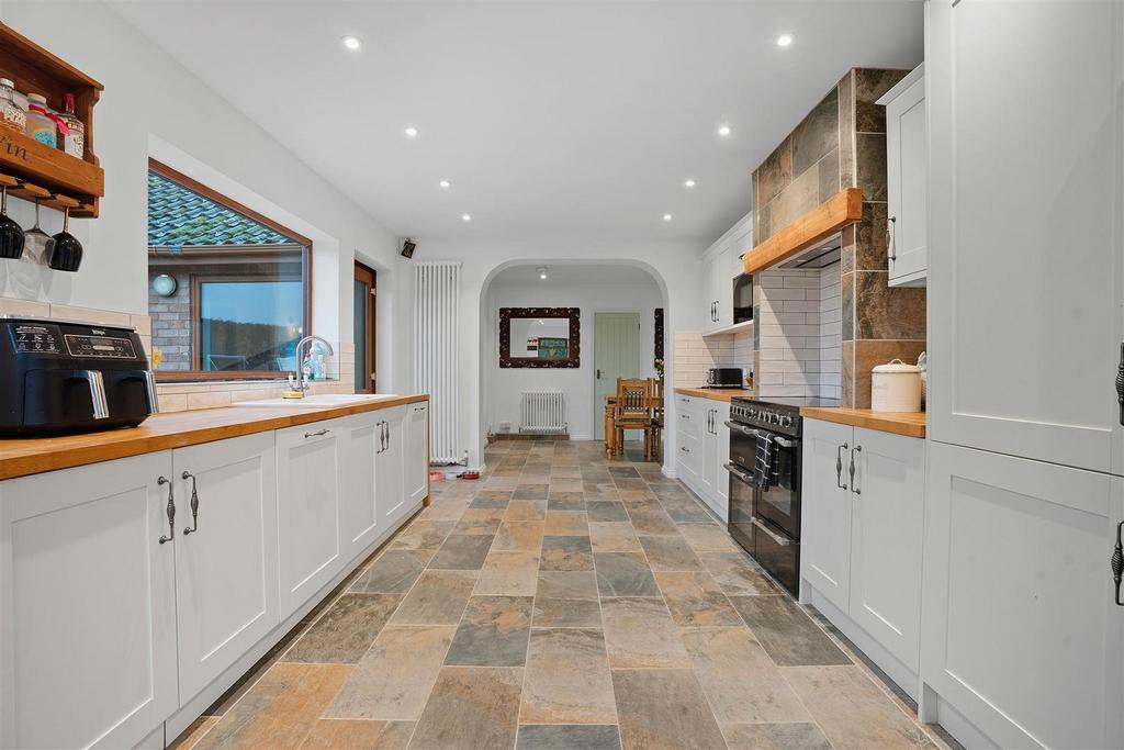 Kitchen/ Dining