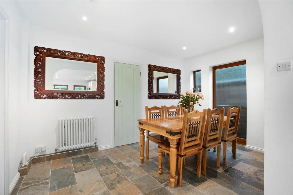 Kitchen/ Dining