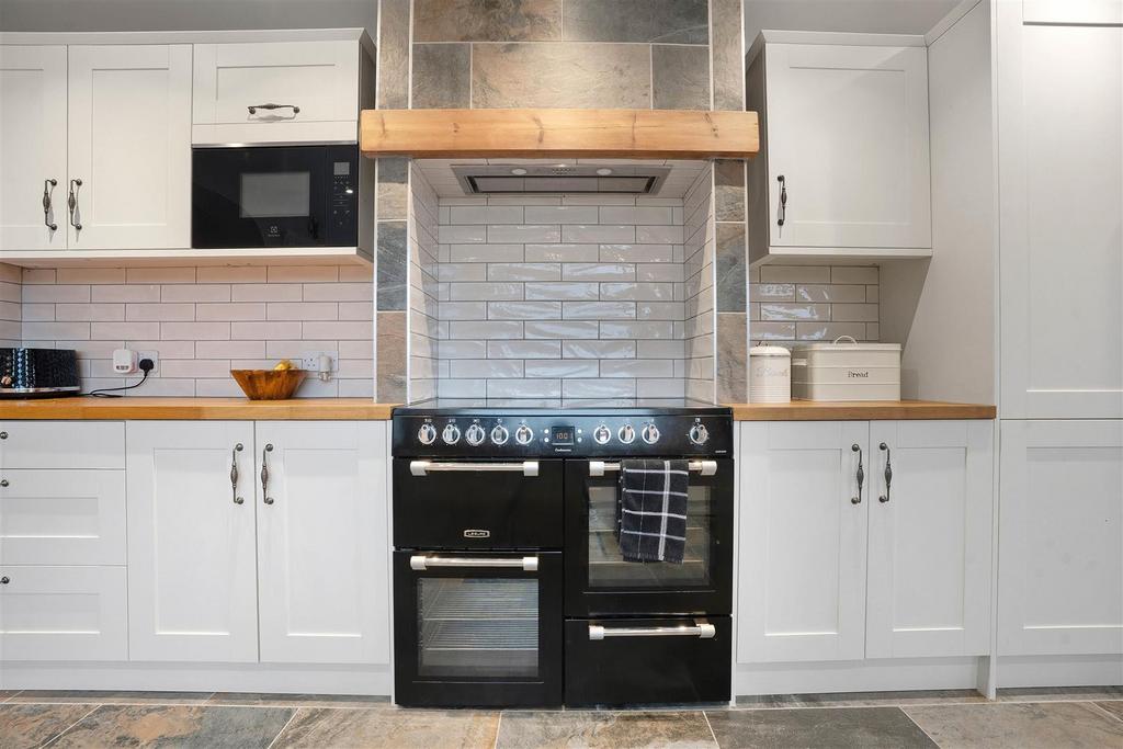 Kitchen/ Dining