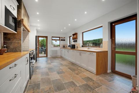 3 bedroom detached bungalow for sale, Weston Road, Weston On Avon, Stratford-Upon-Avon