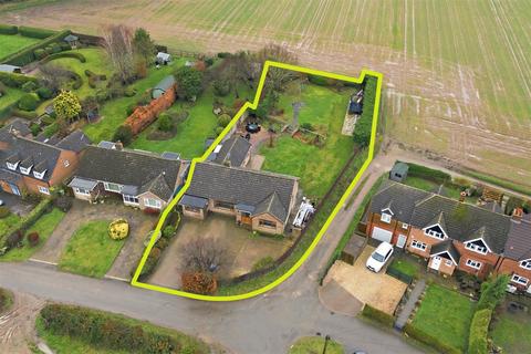 3 bedroom detached bungalow for sale, Weston Road, Weston On Avon, Stratford-Upon-Avon
