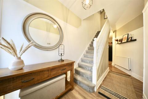 4 bedroom terraced house for sale, Burniston Road, Hull
