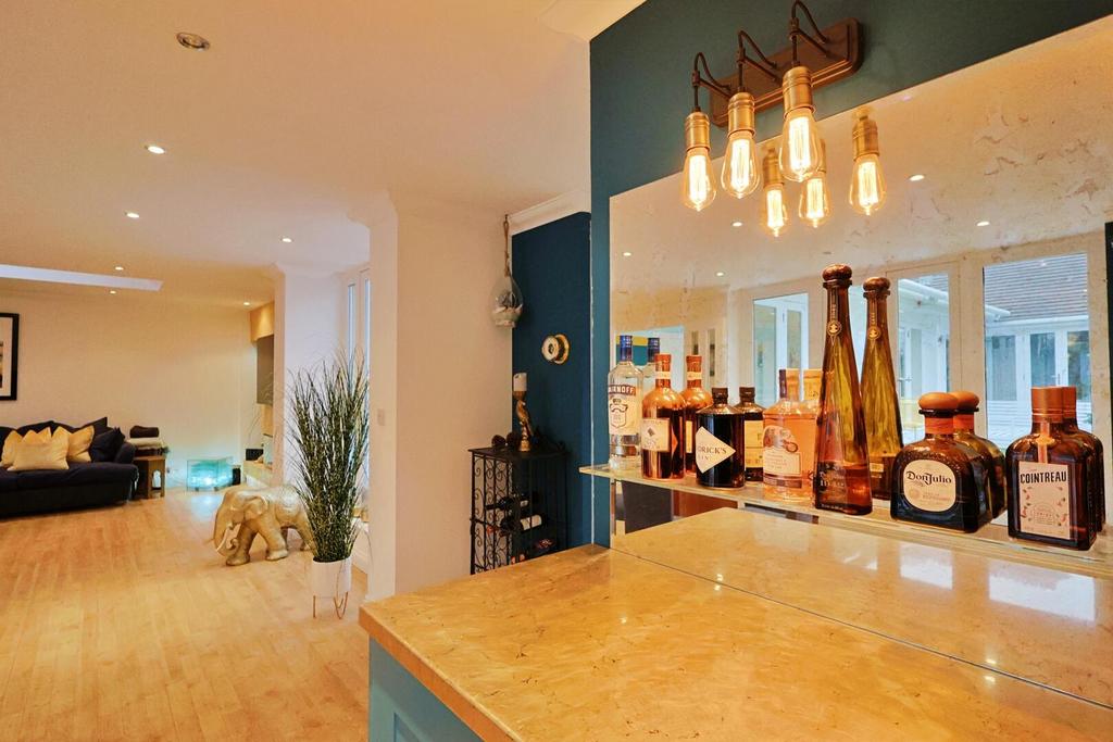 Sitting/Dining Room
