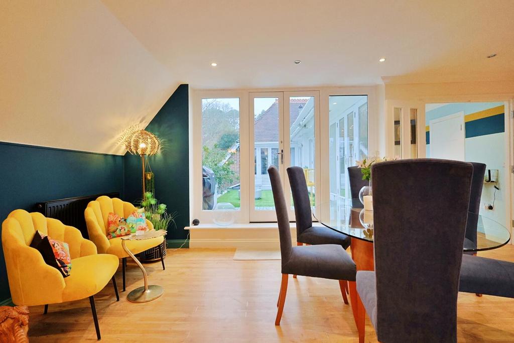 Sitting/Dining Room