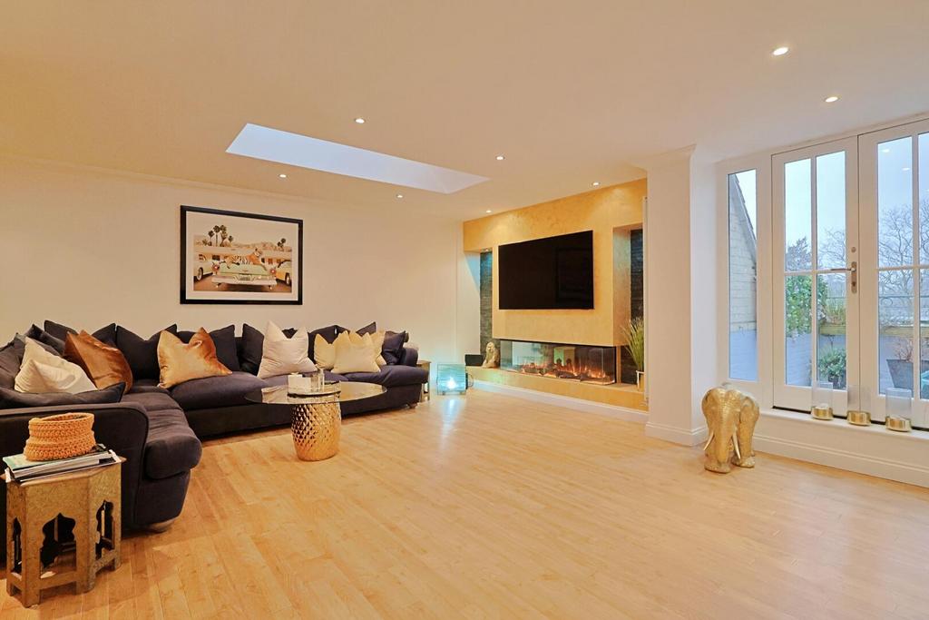 Sitting/Dining Room