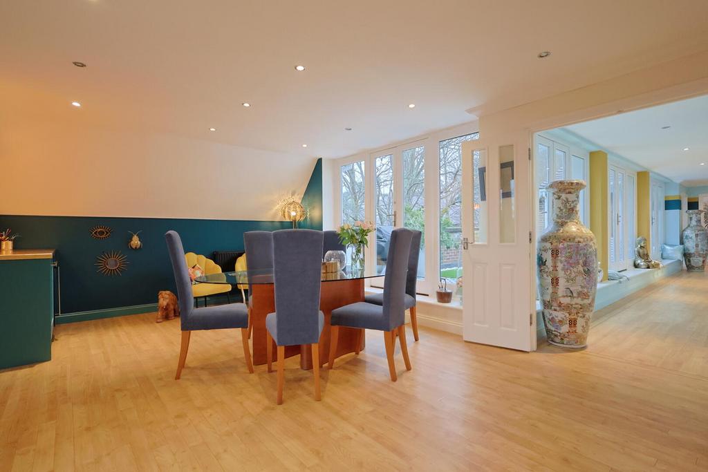 Sitting/Dining Room