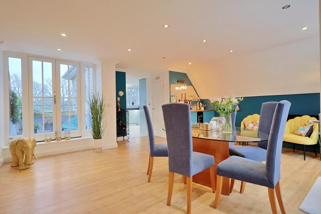 Sitting/Dining Room