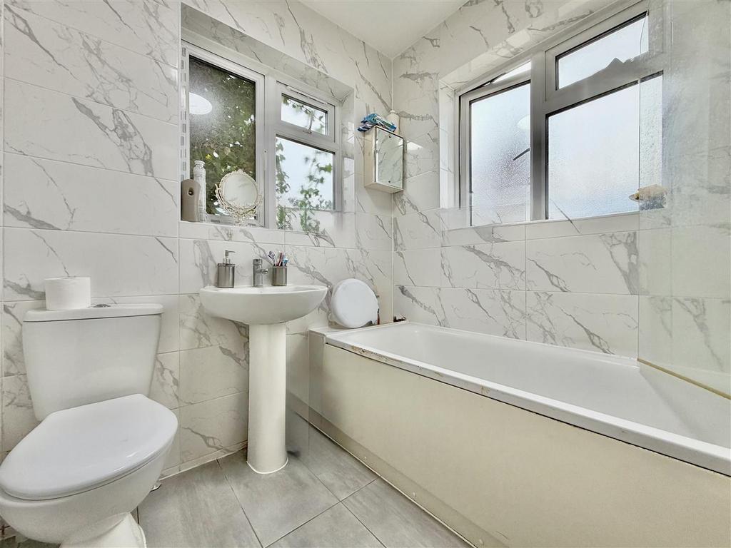 Family Bathroom/ WC