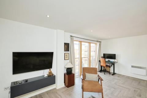 1 bedroom flat for sale, Waterfront Walk, Birmingham, West Midlands, B1