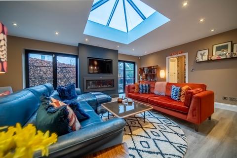 3 bedroom detached house for sale, Southway, Manor Park, Burley in Wharfedale, Ilkley, LS29