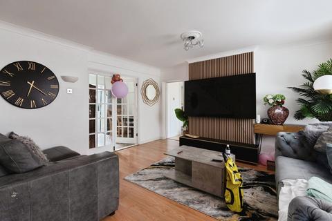 4 bedroom end of terrace house for sale, Larkswood Road, Stanford-le-Hope SS17
