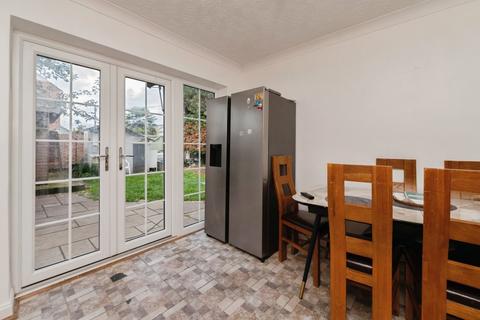 4 bedroom end of terrace house for sale, Larkswood Road, Stanford-le-Hope SS17
