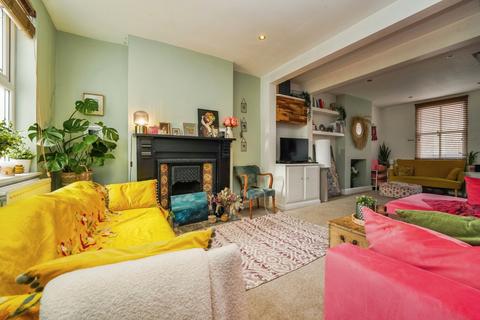 2 bedroom end of terrace house for sale, Kew Place, Cheltenham, Gloucestershire, GL53