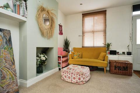 2 bedroom end of terrace house for sale, Kew Place, Cheltenham, Gloucestershire, GL53