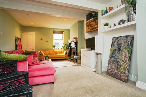 2 bedroom end of terrace house for sale, Kew Place, Cheltenham, Gloucestershire, GL53