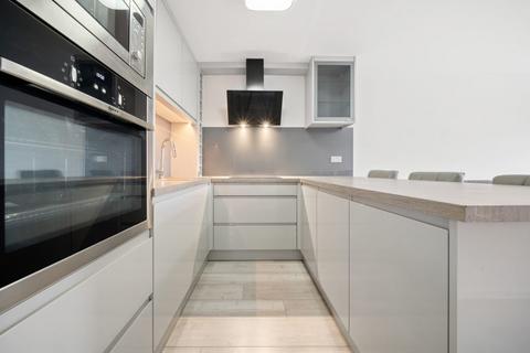 2 bedroom flat to rent, Sunnyfields Road, London NW4