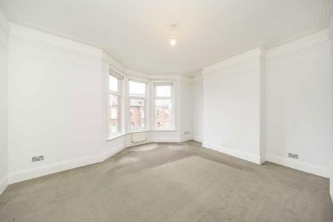 2 bedroom flat to rent, Radbourne Road, London SW12