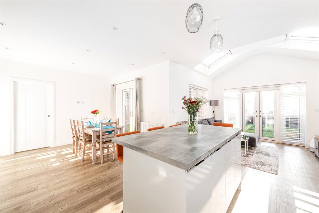 Kitchen/Dining