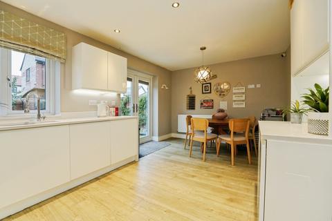 4 bedroom detached house for sale, Brooklands Drive, EVESHAM, Worcestershire, WR11