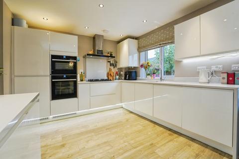 4 bedroom detached house for sale, Brooklands Drive, EVESHAM, Worcestershire, WR11