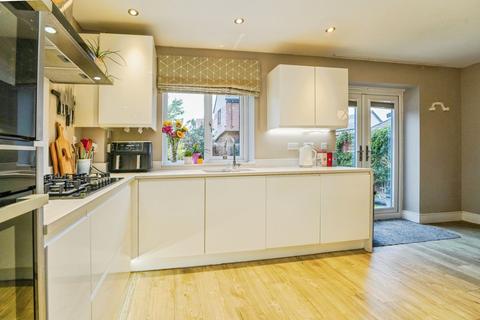 4 bedroom detached house for sale, Brooklands Drive, EVESHAM, Worcestershire, WR11