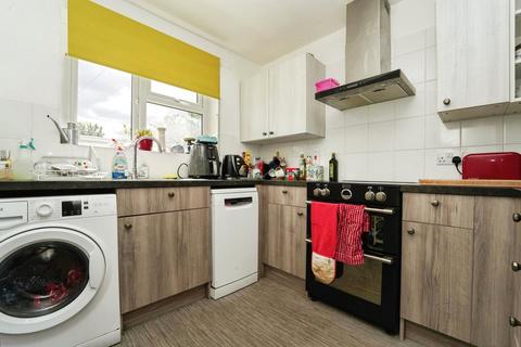 2 bedroom flat for sale, Fountain Court, Waterside, Evesham, Worcestershire, WR11